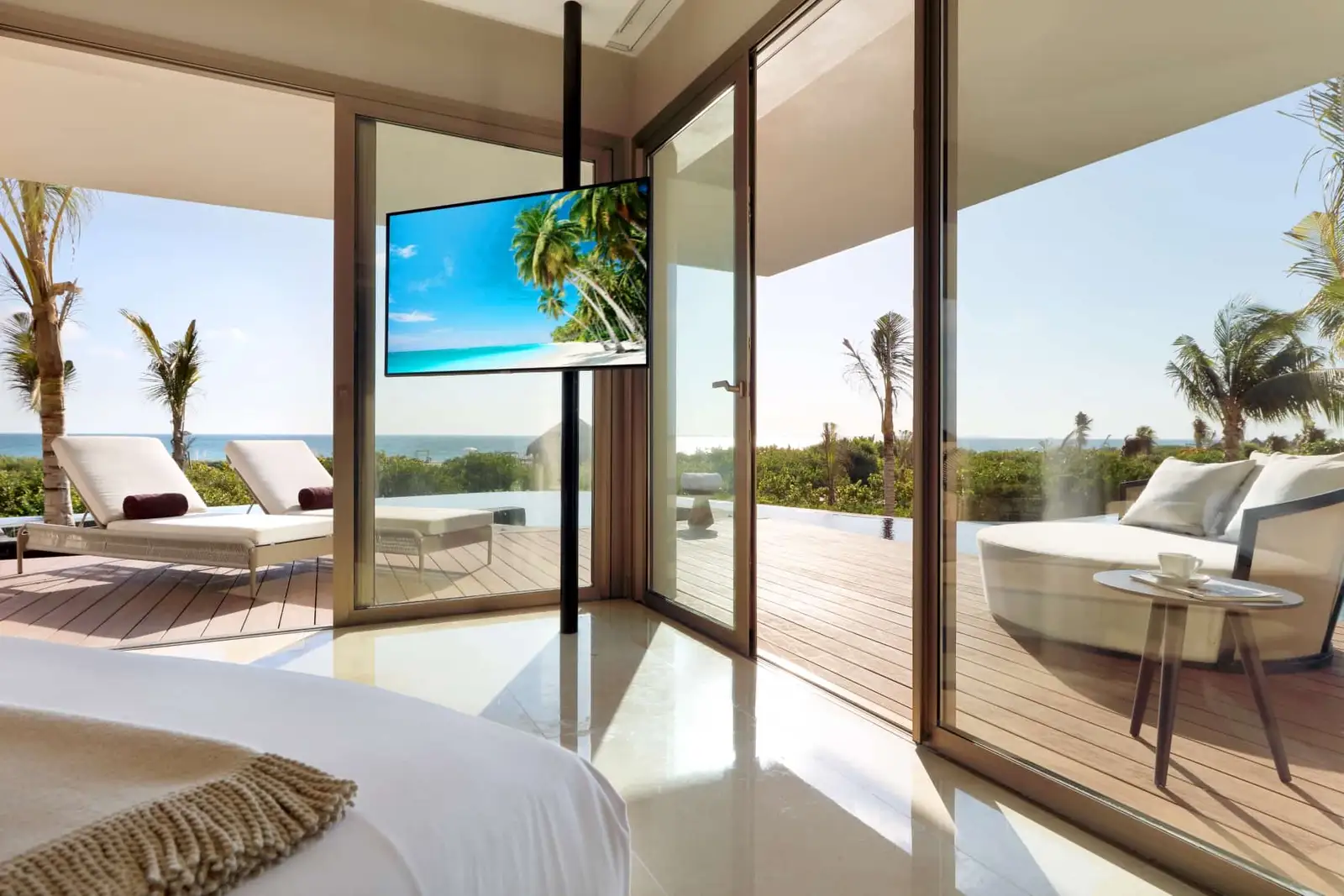 TRS-Coral-Hotel-Signature-Suite-Swim-up-Beachfront-Panoramic-Ocean-View2