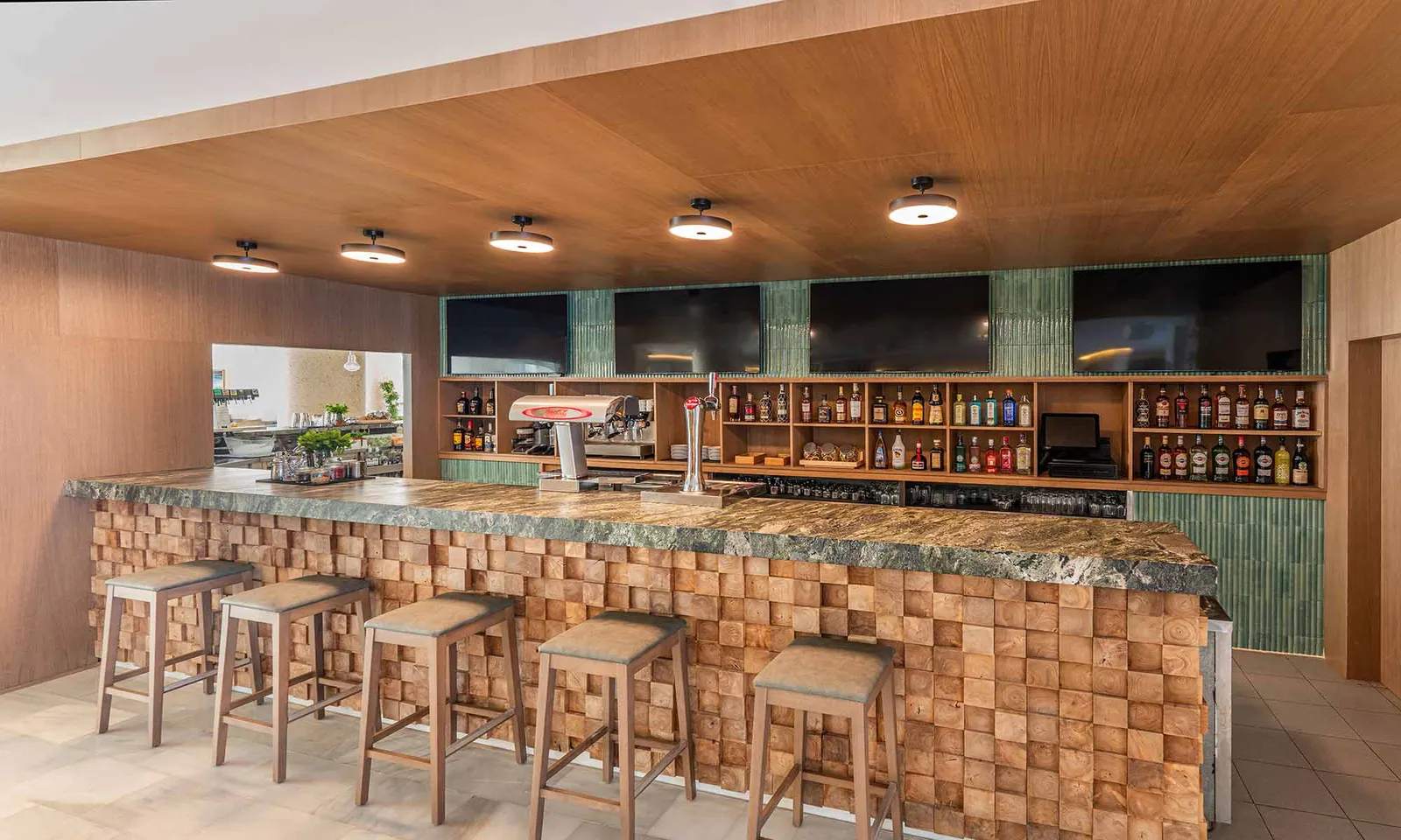 grand-palladium-resort-spa-ibiza-xtra-time-sports-corner-savina-lobby-bar-1.jpg