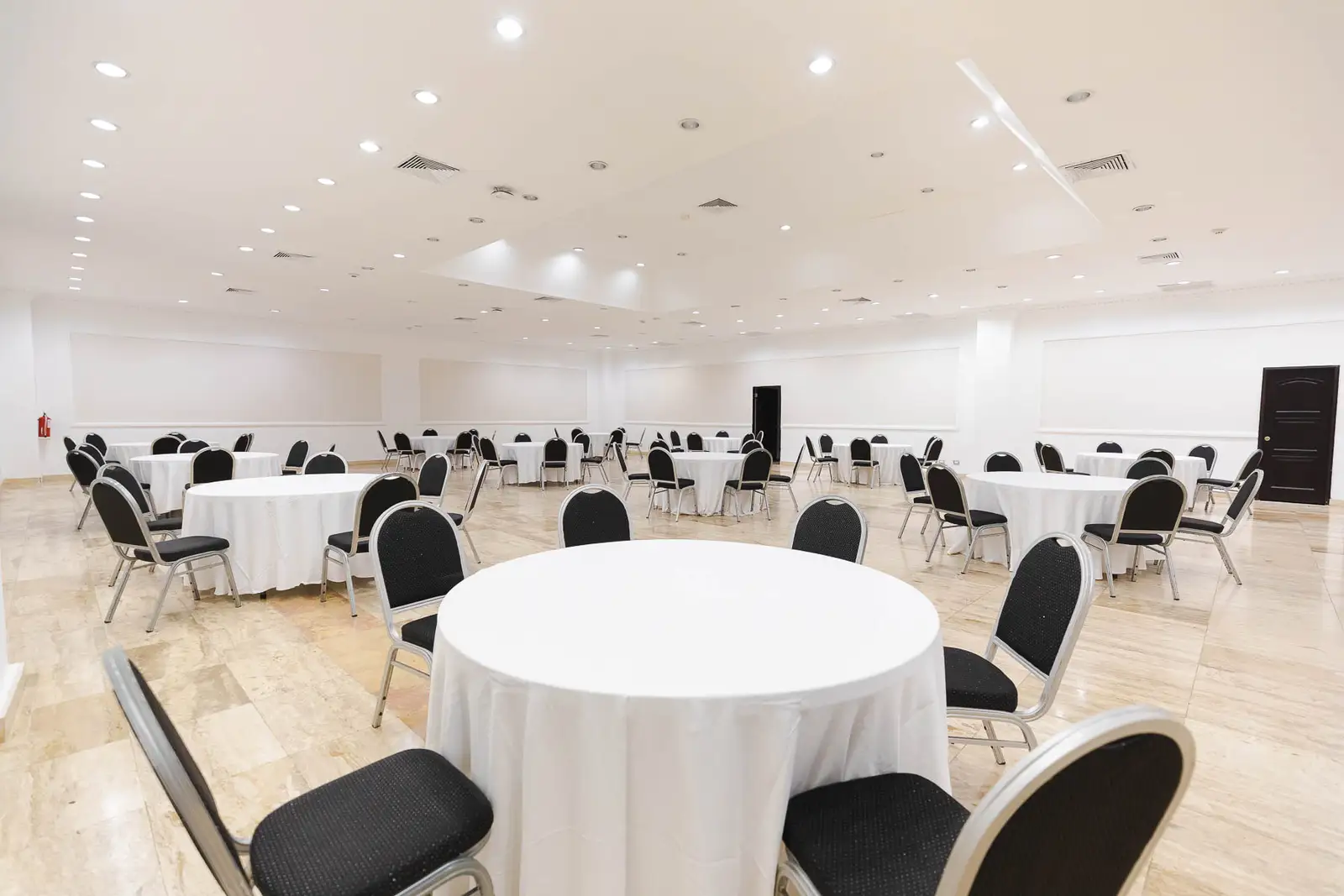 dominican-fiesta-hotel-salon-regency_01