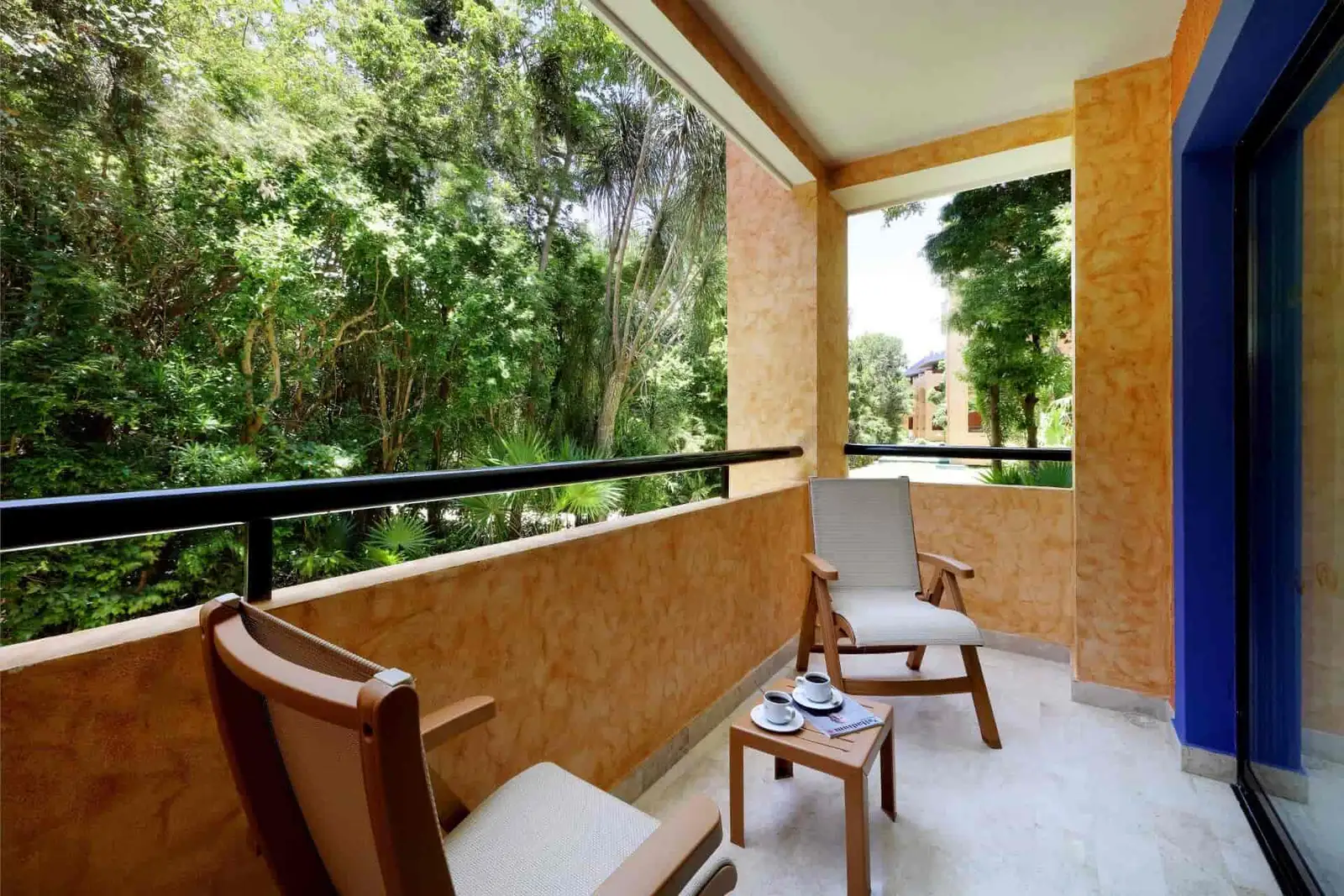 Grand-Palladium-Colonial-Resort-Spa-Deluxe-Garden-View5