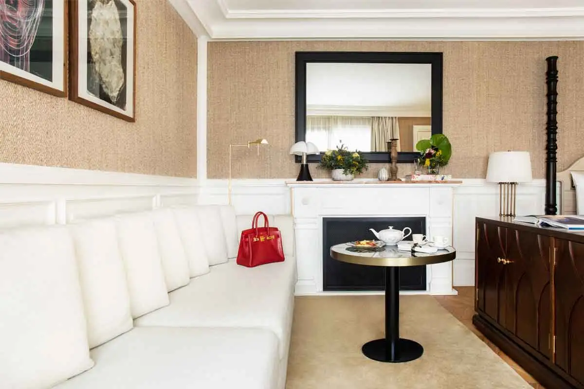 BHM_BLESS_YOUR_INSTINCTS_SUITE_1200x800_03_LIFESTYLE_REV00