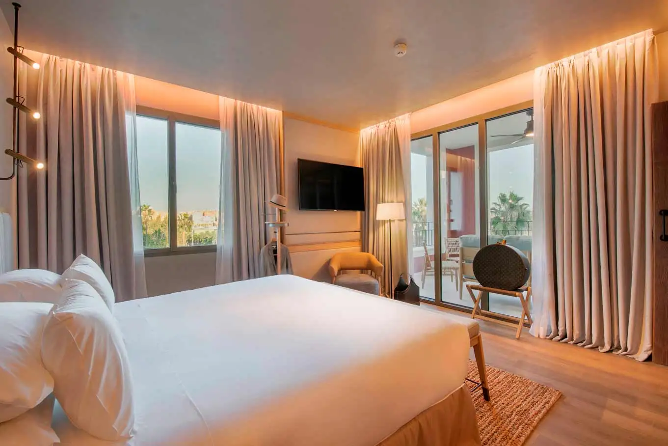 only-you-malaga-junior-suite-terrace-marina-6