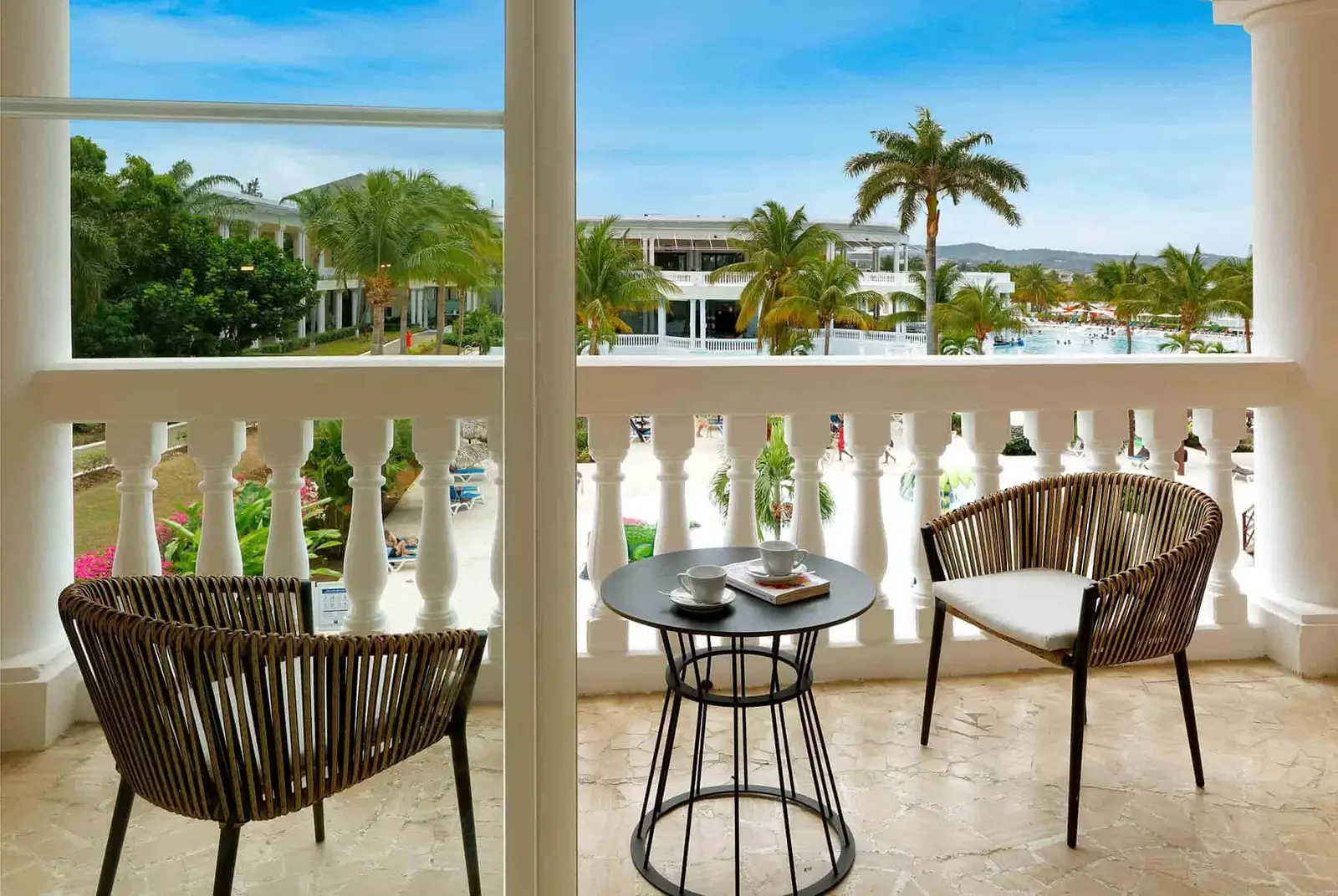 04-GP-JAMAICA-JS-POOLSIDE