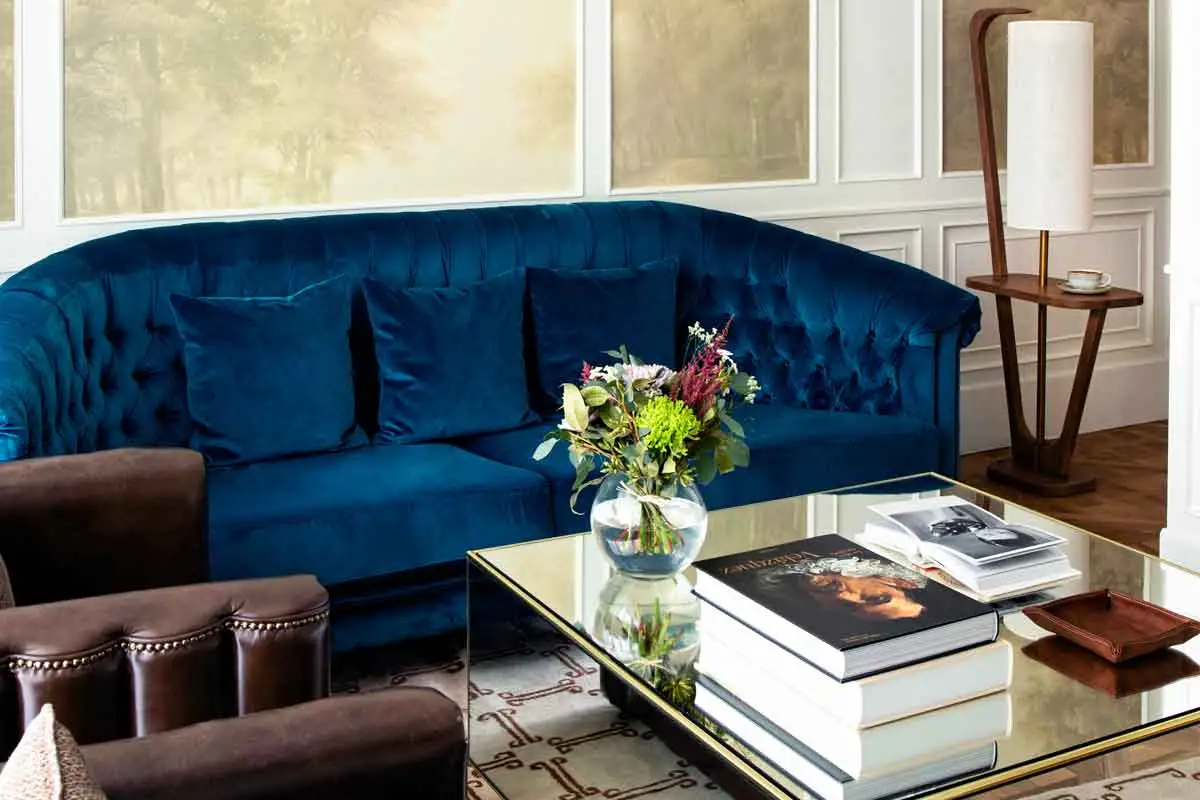 BHM_BLESS_YOUR_DIVINITY_SUITE_1200x800_01_LIFESTYLE_REV00