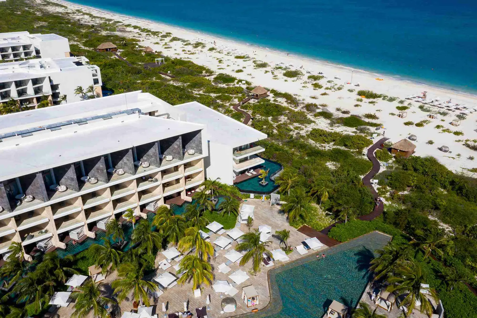 TRS-Coral-Hotel-Junior-Suite-swim-up-beachfront-ocean-view-vista-playa