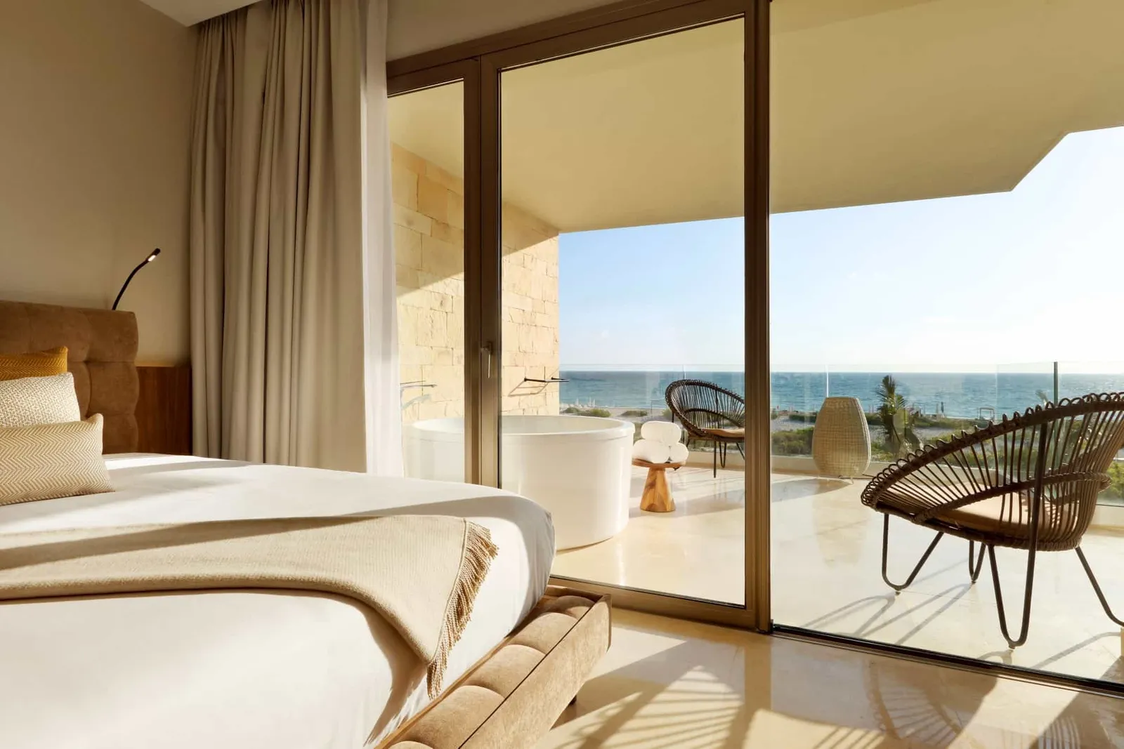 TRS-Coral-Hotel-Signature-Suite-Beachfront-Panoramic-Ocean-View9