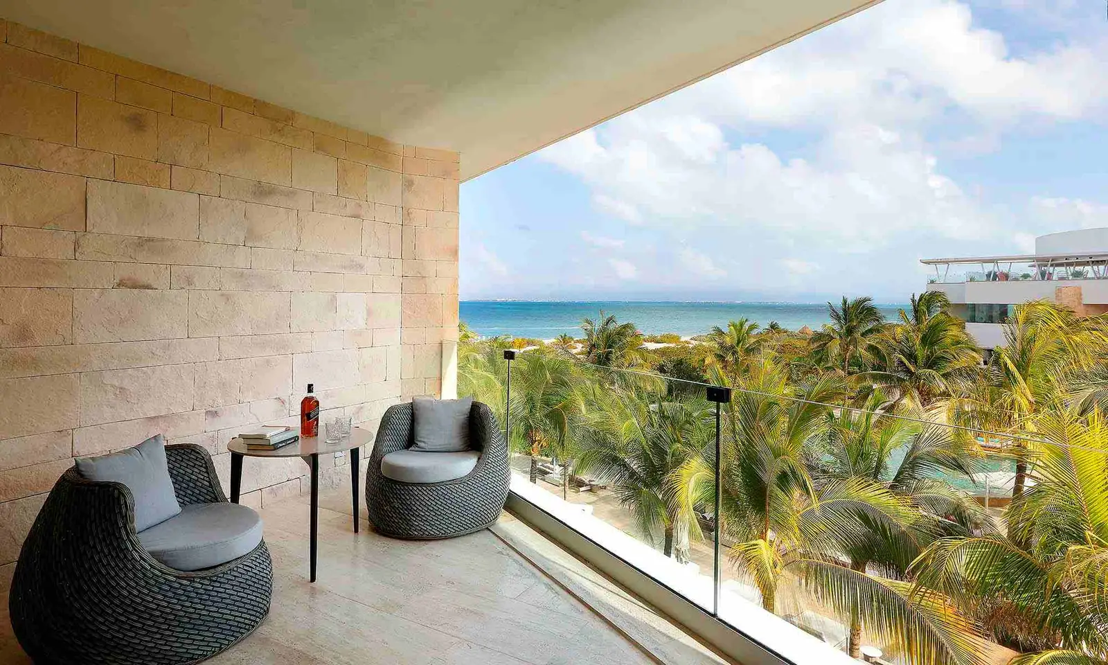 TRS-Coral-Hotel-Junior-Suite-beachfront-ocean-view-terraza