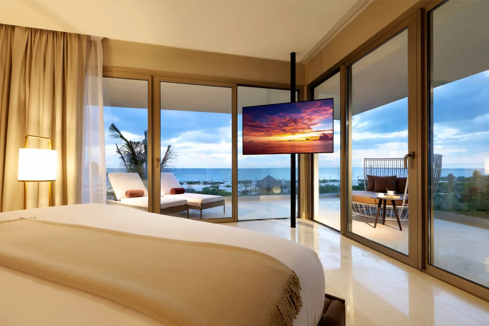 TRS-Coral-Hotel-Signature-Suite-Beachfront-Panoramic-Ocean-View