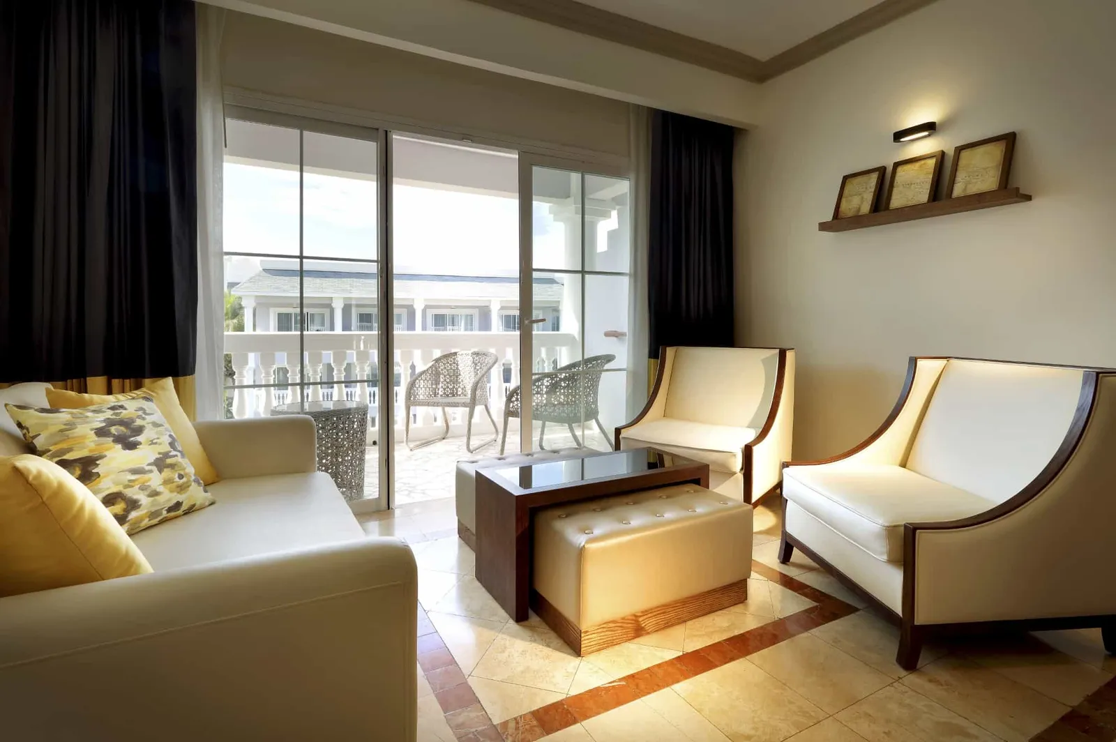 grand_palladium_lady_hamilton_junior-suite-ocean-view-9