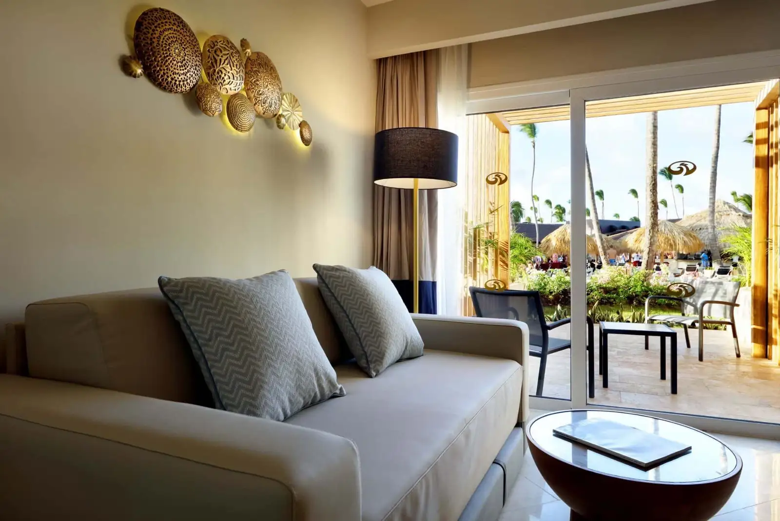 Grand-Palladium-Punta-Cana-Junior-Suite-poolside4
