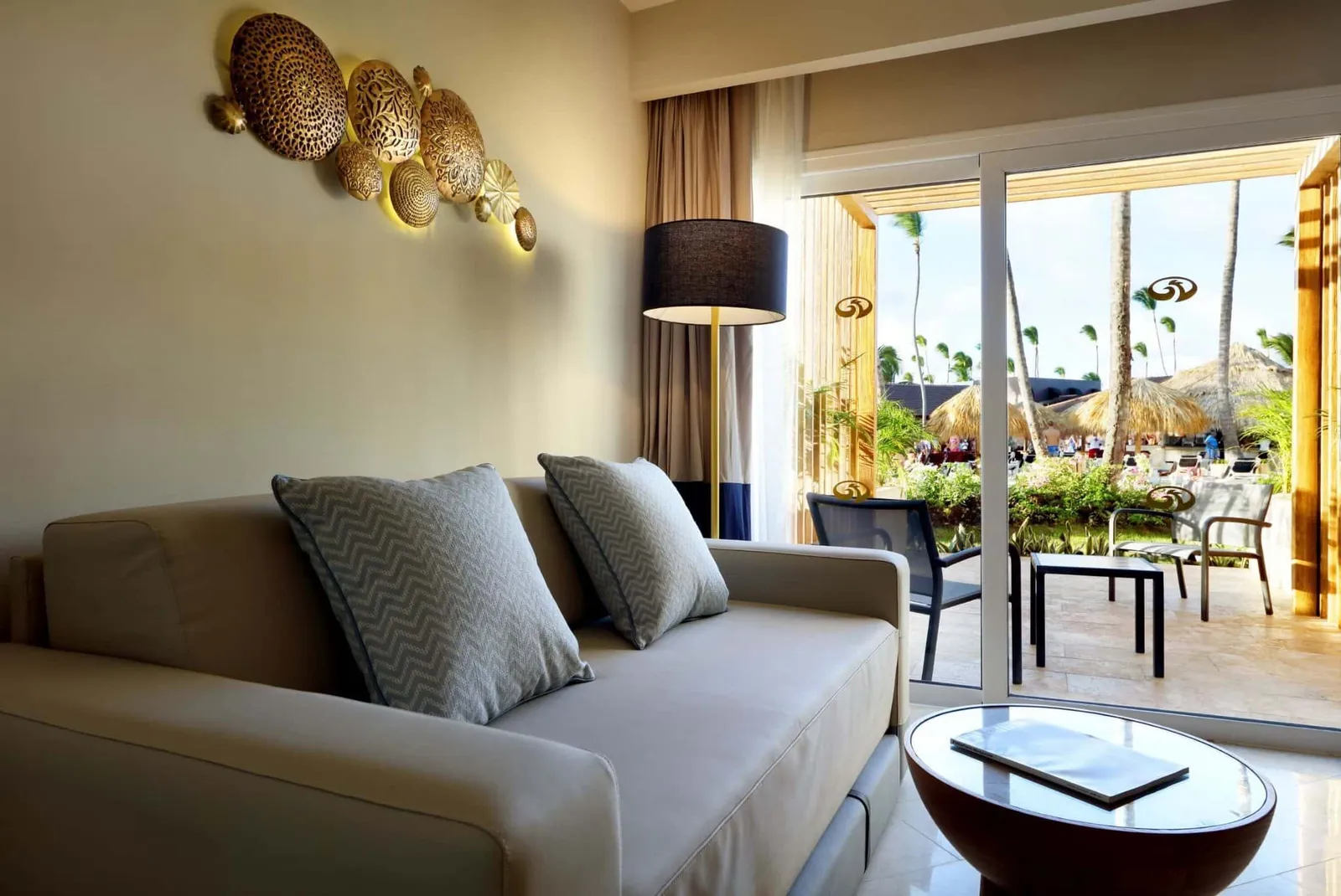 Grand-Palladium-Punta-Cana-Junior-Suite-poolside4