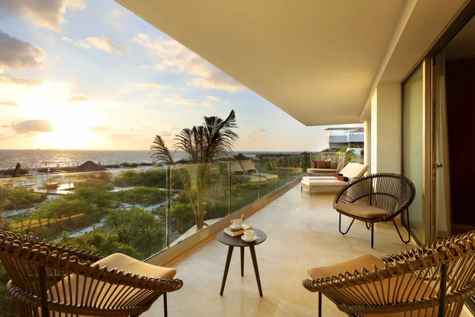 TRS-Coral-Hotel-Signature-Suite-Beachfront-Panoramic-Ocean-View5