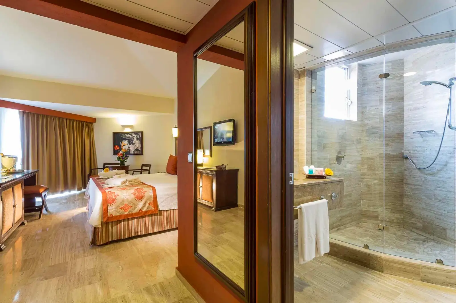 grand-palladium-vallarta-resort-spa-suite-panoramic-ocean-view-5