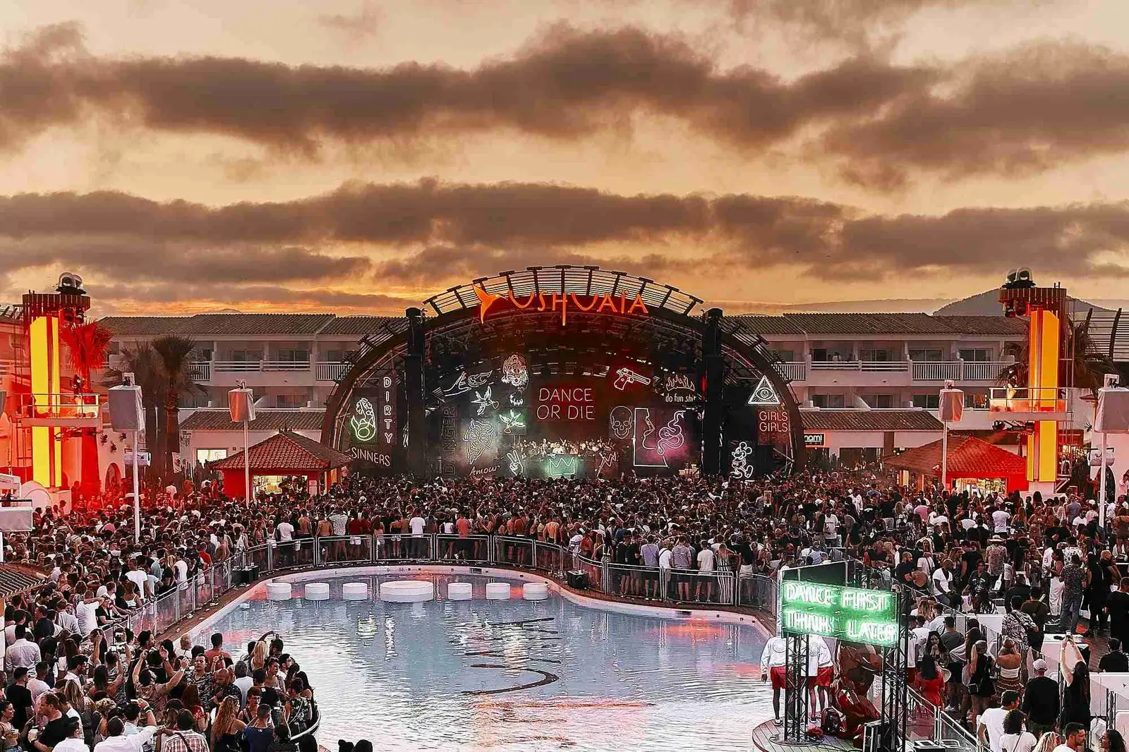 ushuaia_ibiza_beach_hotel_vista_general_escenario