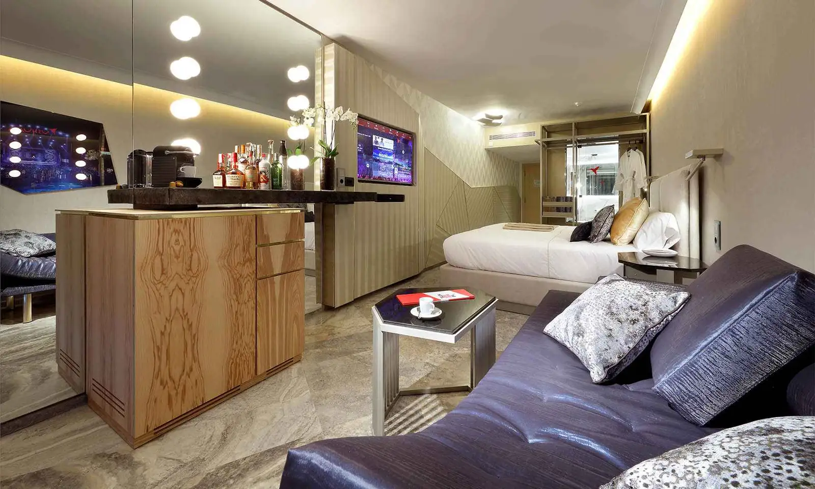 ushuaia-ibiza-beach-hotel-superior-party-view8