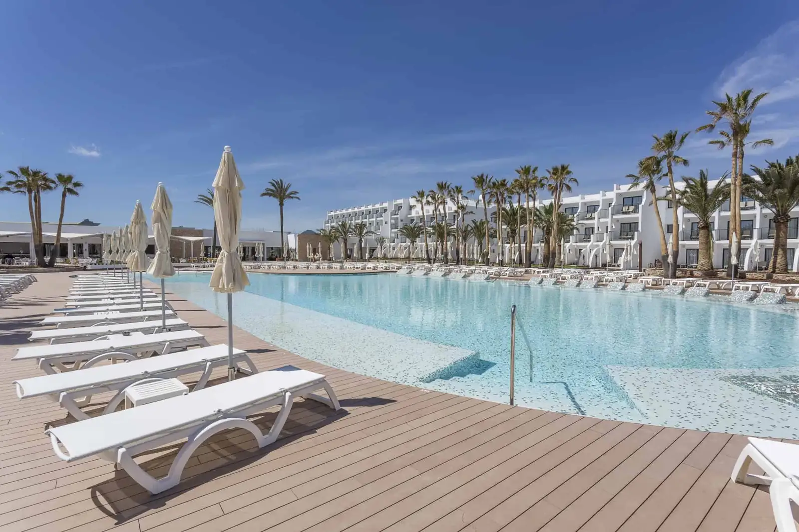 Grand_Palladium_White_Island_piscina4