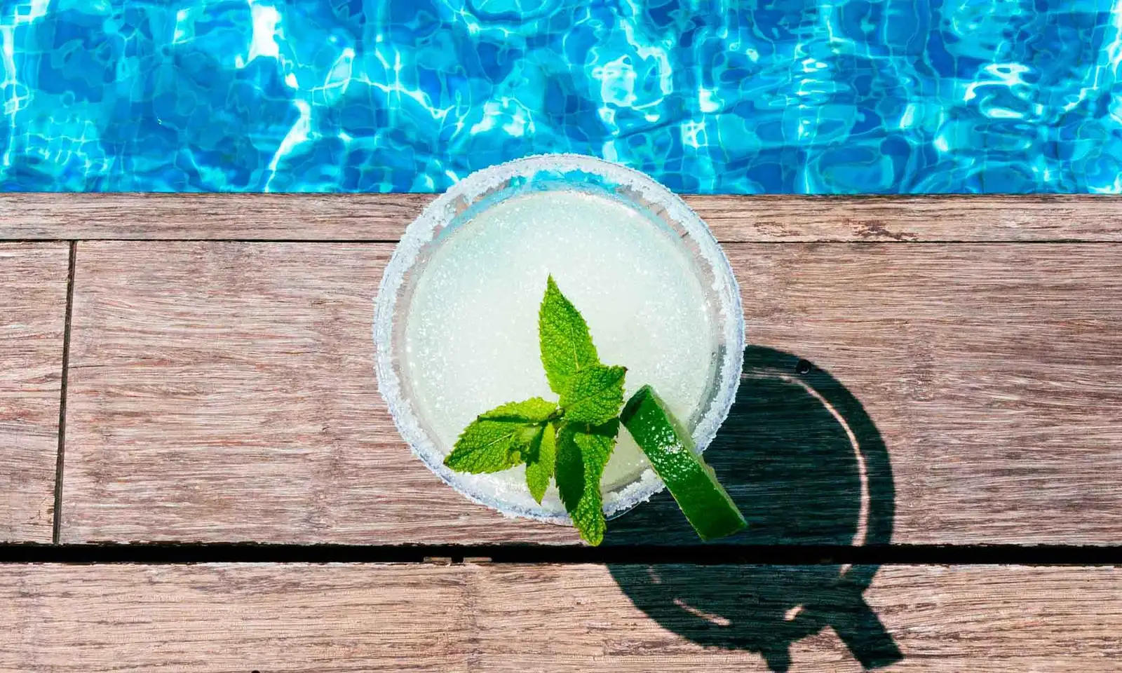 grand_palladium_select_palace_ibiza_shake_it_pool_bar