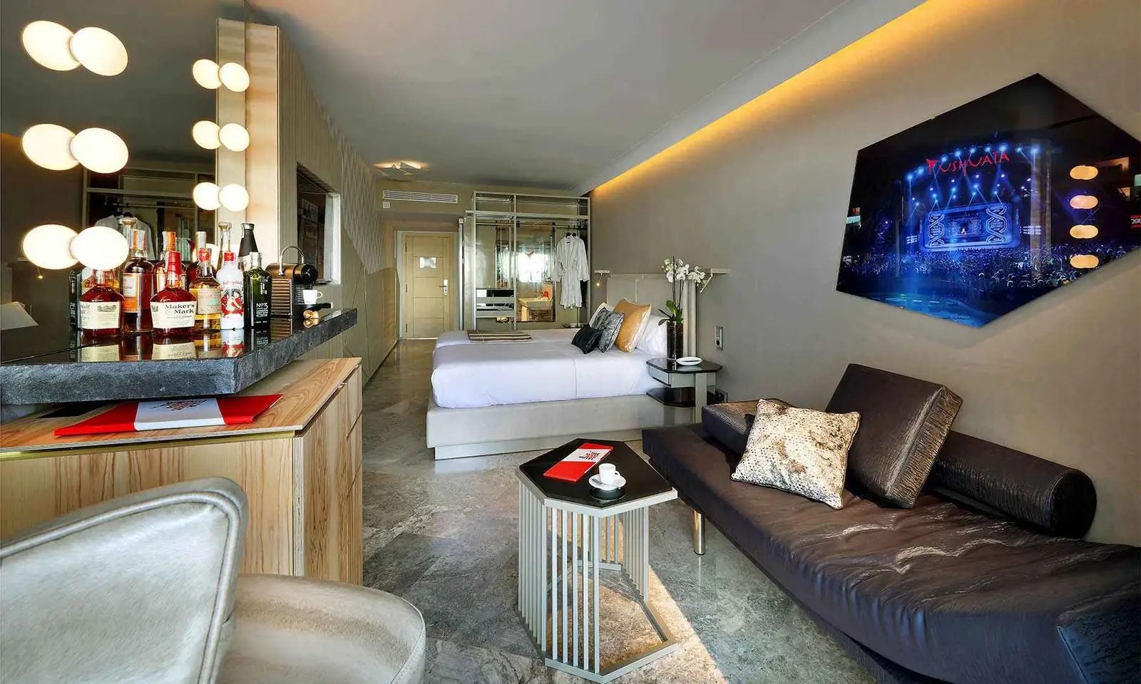 ushuaia-ibiza-beach-hotel-superior-party-view2