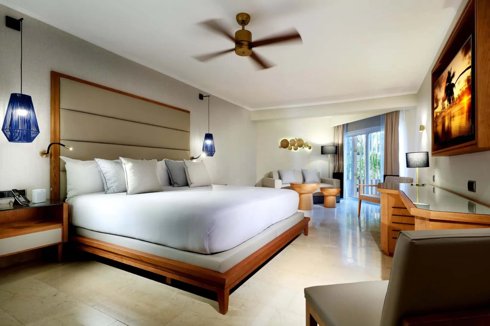 Grand-Palladium-Punta-Cana-Junior-Suite-poolside2