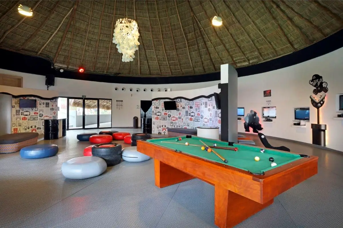 grand-palladium-vallarta-resort-spa-teens-club