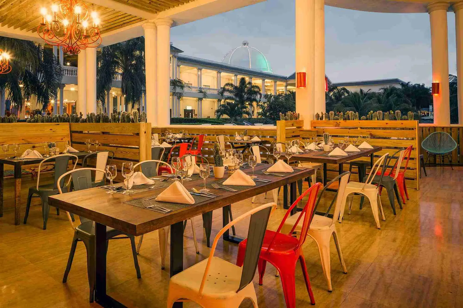 Grand-Palladium-Lady-Hamilton-Resort-Spa_Restaurante-a-la-carta-La-Adelita