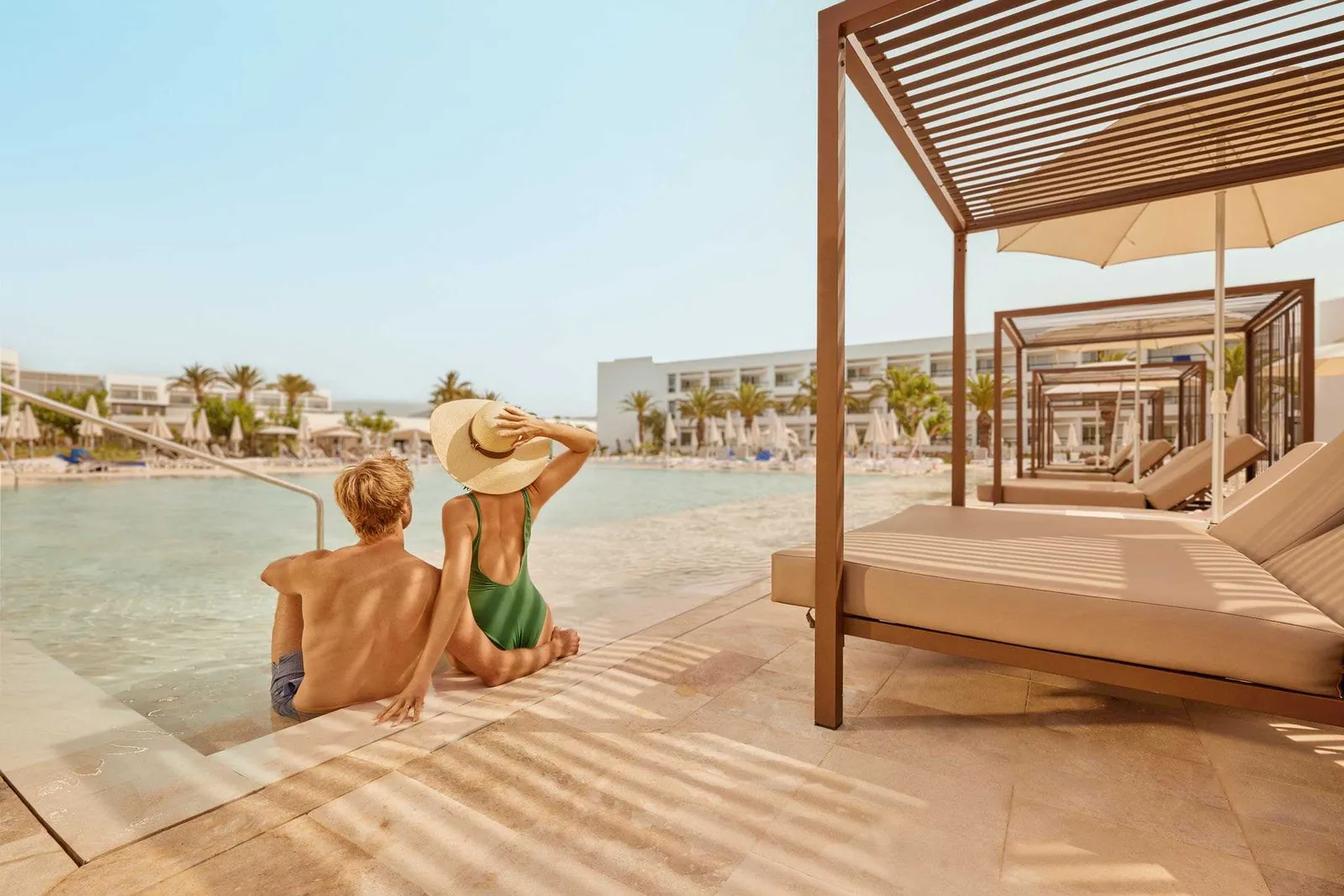 grand-palladium-palace-ibiza-resort-spa-piscinas