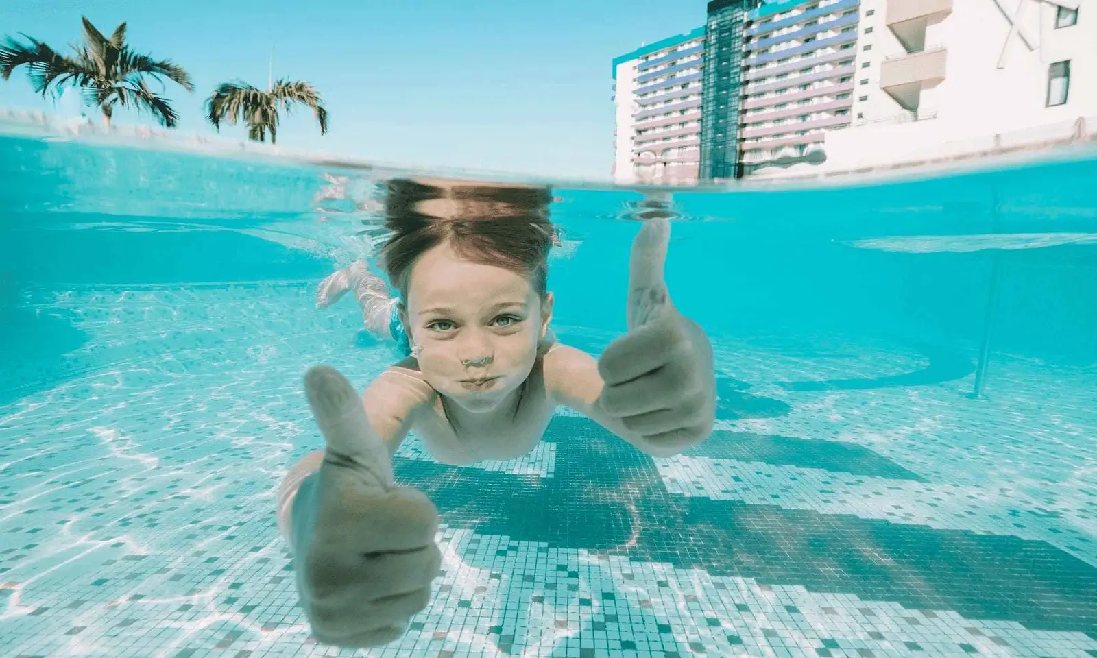 hard_rock_hotel_tenerife_nino_piscina