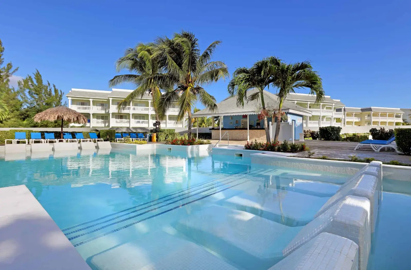 Grand_Palladium_Jamaica_Roselle_pool2