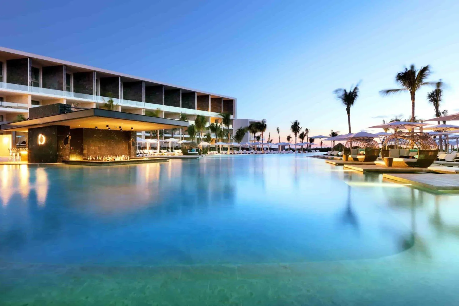 TRS-Coral-Hotel-Piscina-atardecer