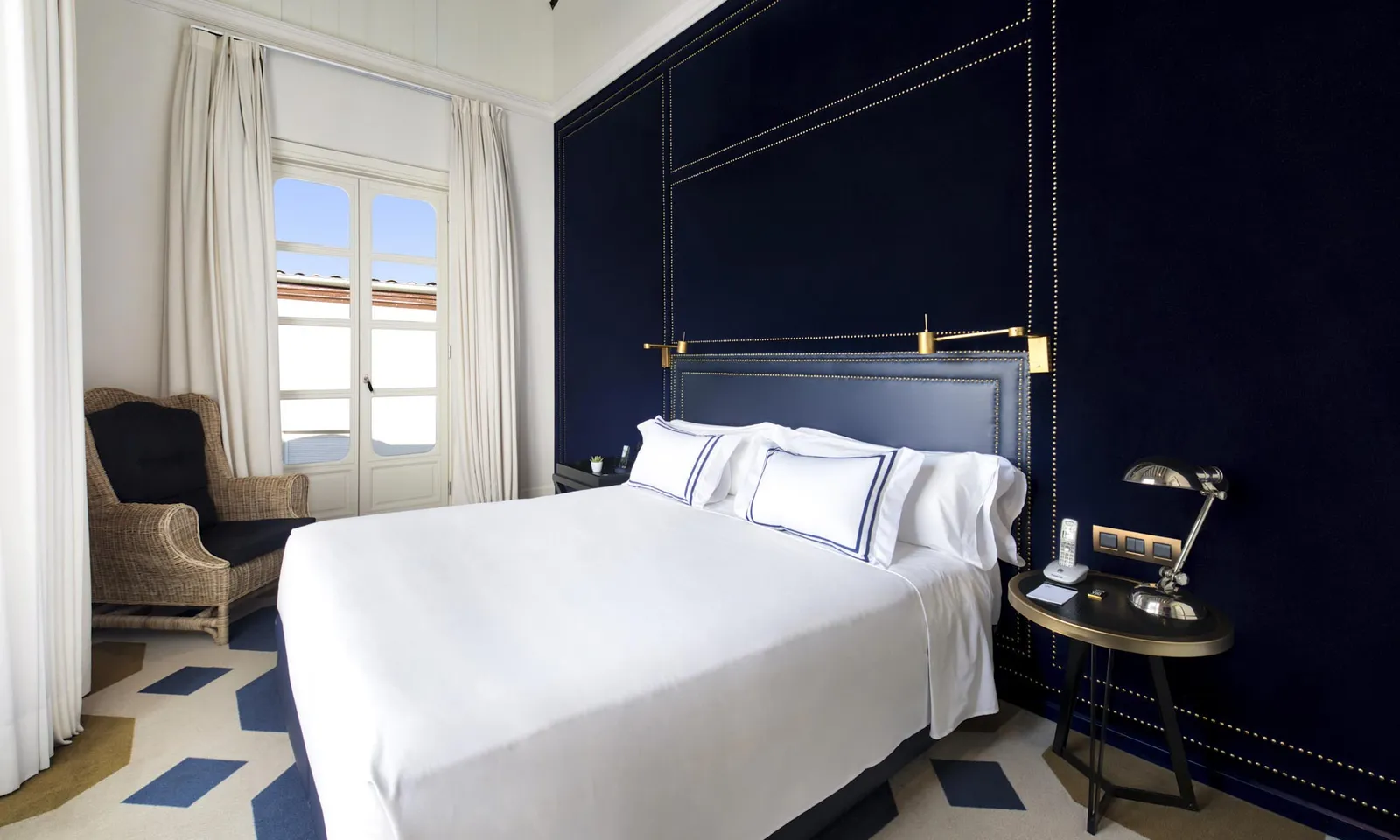 Only-YOU-Boutique-Hotel-Madrid-The-Royal-Blue-Suite2