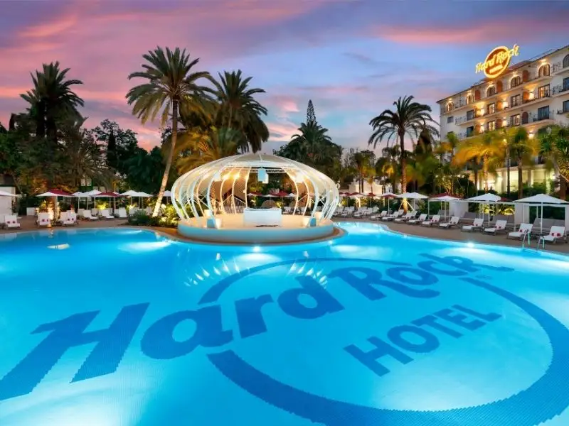 hard rock marbella piscina