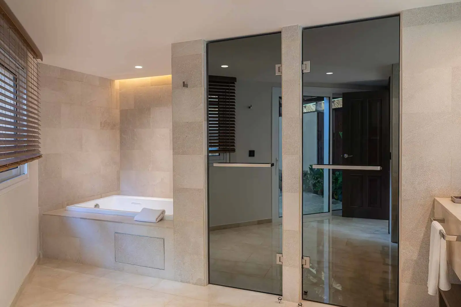 romance-private-pool