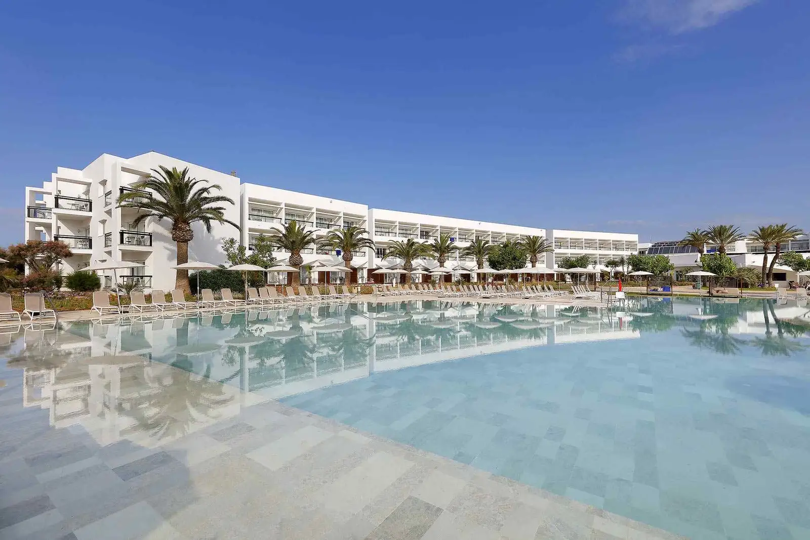 Piscina principal Grand Palladium Select Palace Ibiza