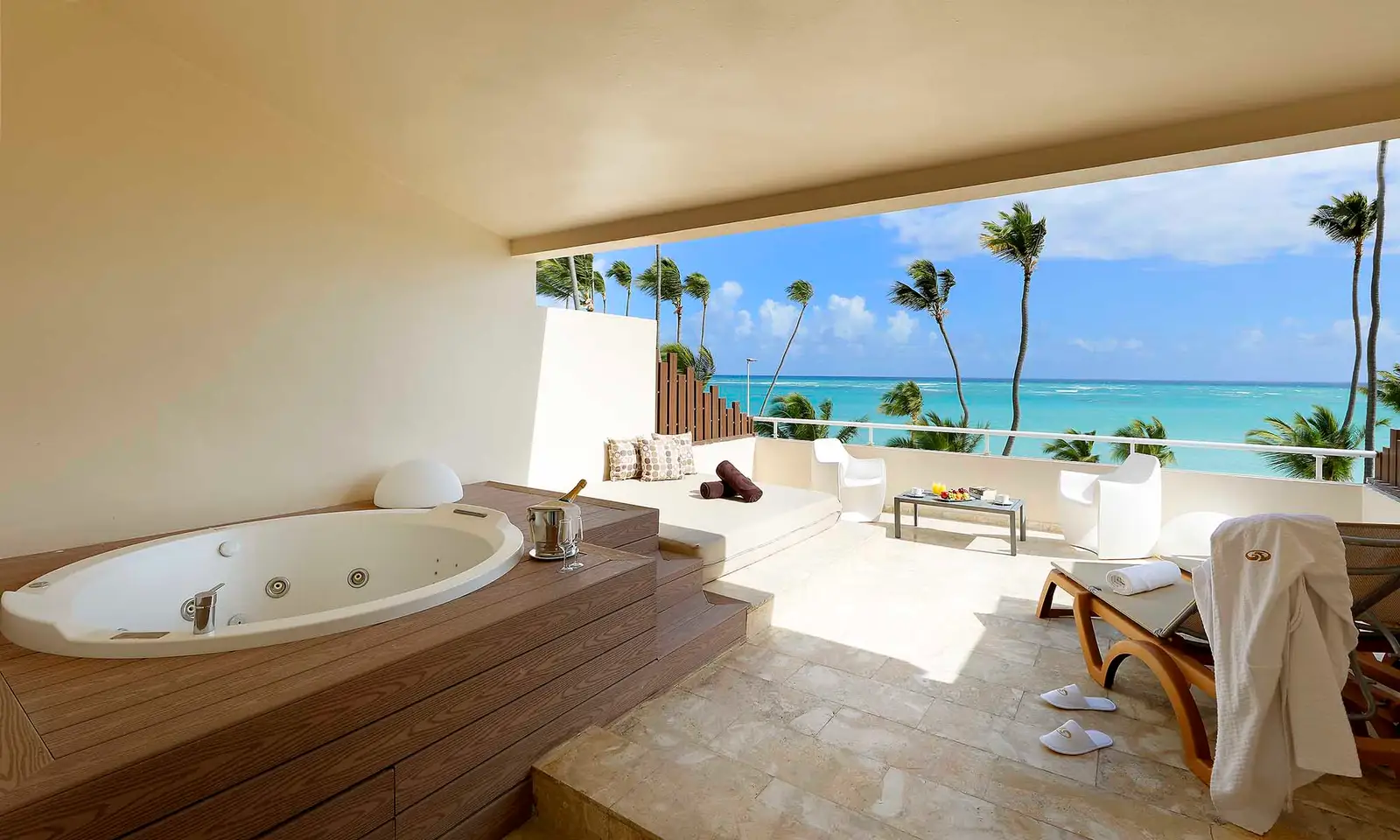 GP-BAVARO-SUITES-JUNIOR-SUITE-ROOFTOP-JACUZZI-TERRACE-1954_MG_1193