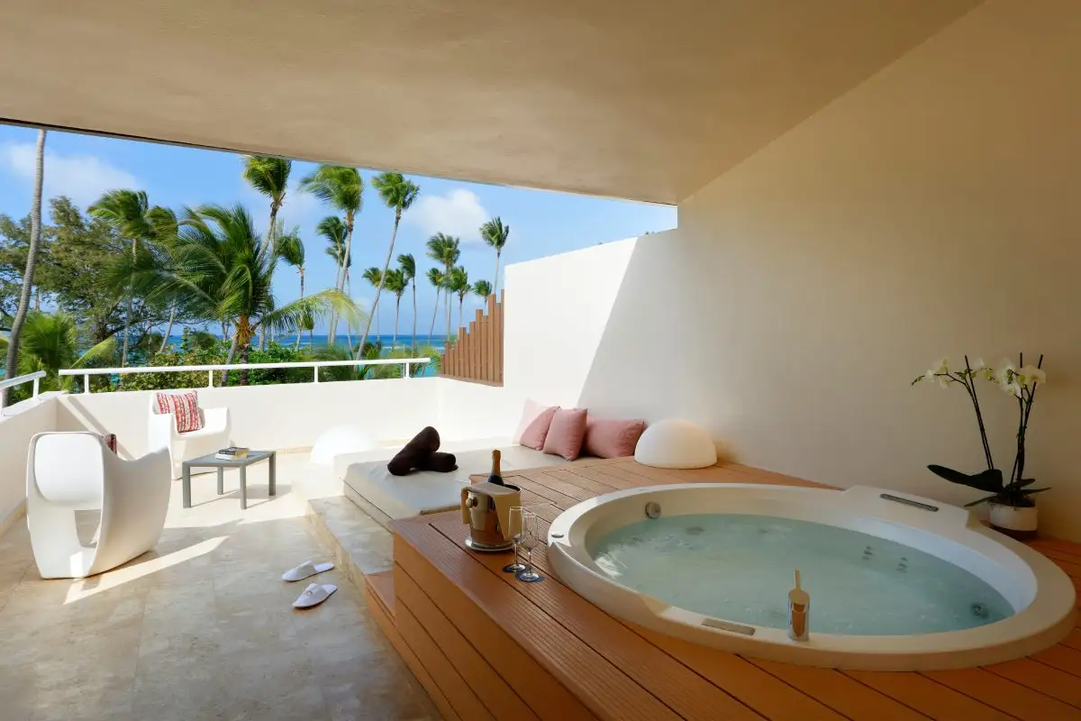 grand_palladium_bavaro_suites_resort_rooftop-jacuzzi-terrace-junior-suite-3.jpg