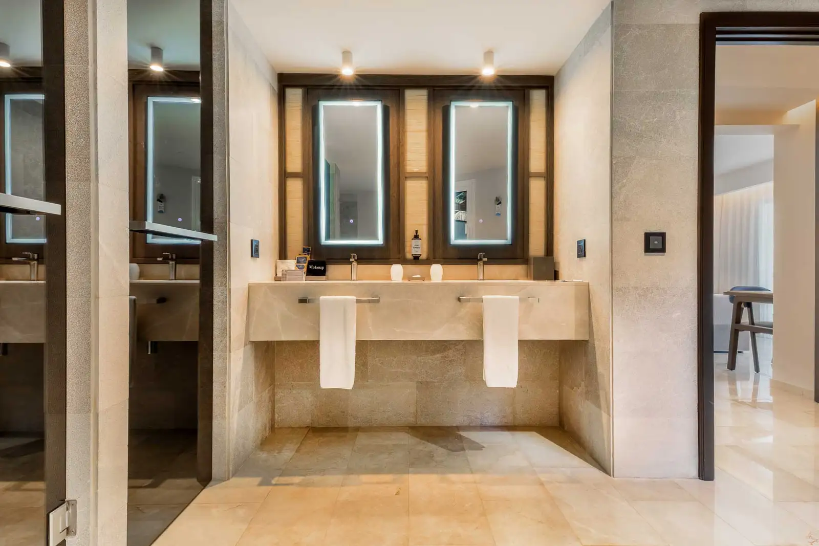 superior-junior-suite-private-pool