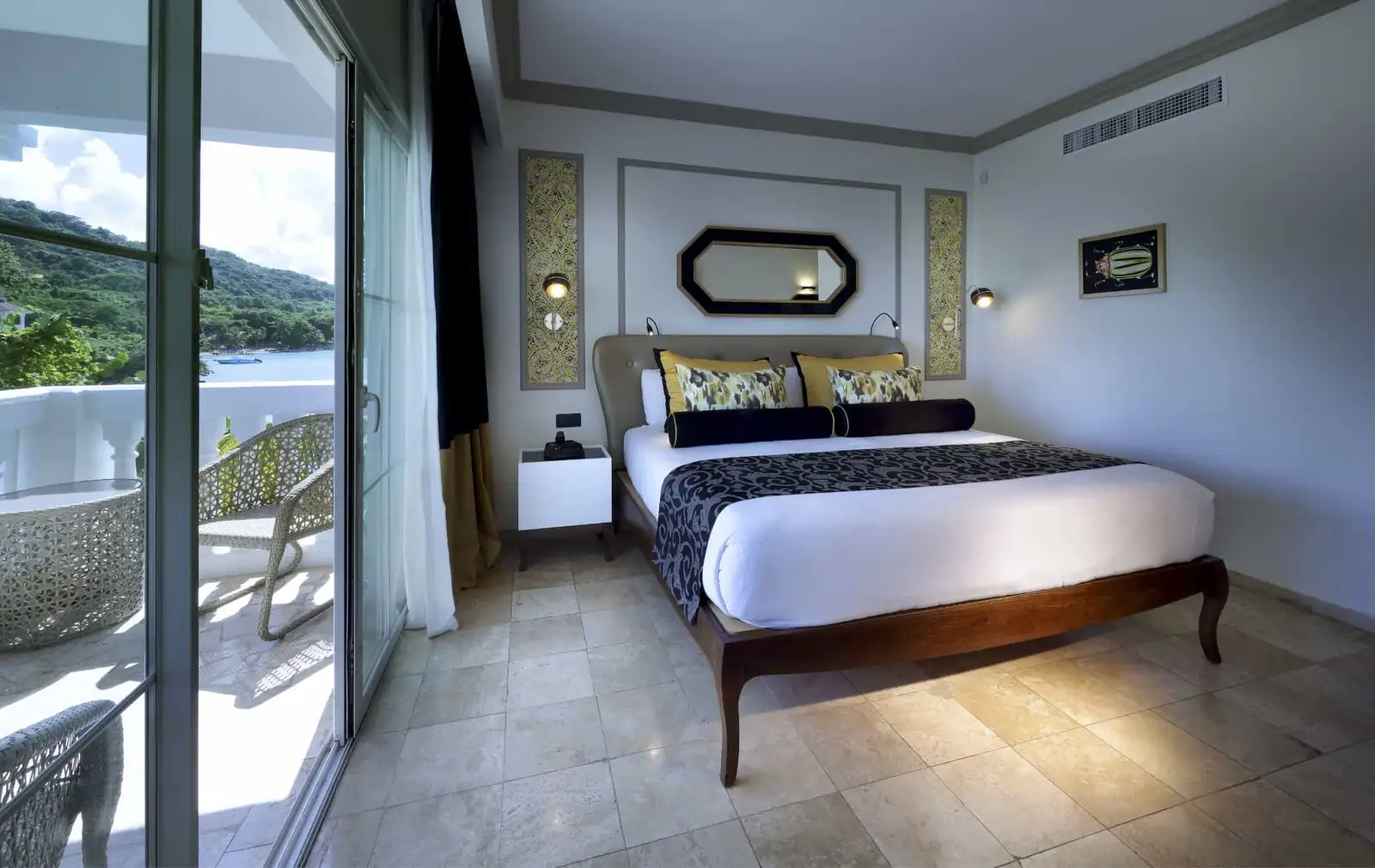 suite-beachfront-ocean-view-7