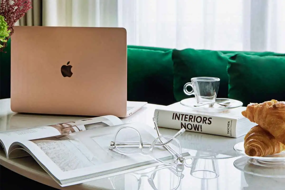 BHM_BLESS_DELUXE_PREMIUM_1200x800_01_LIFESTYLE_REV00