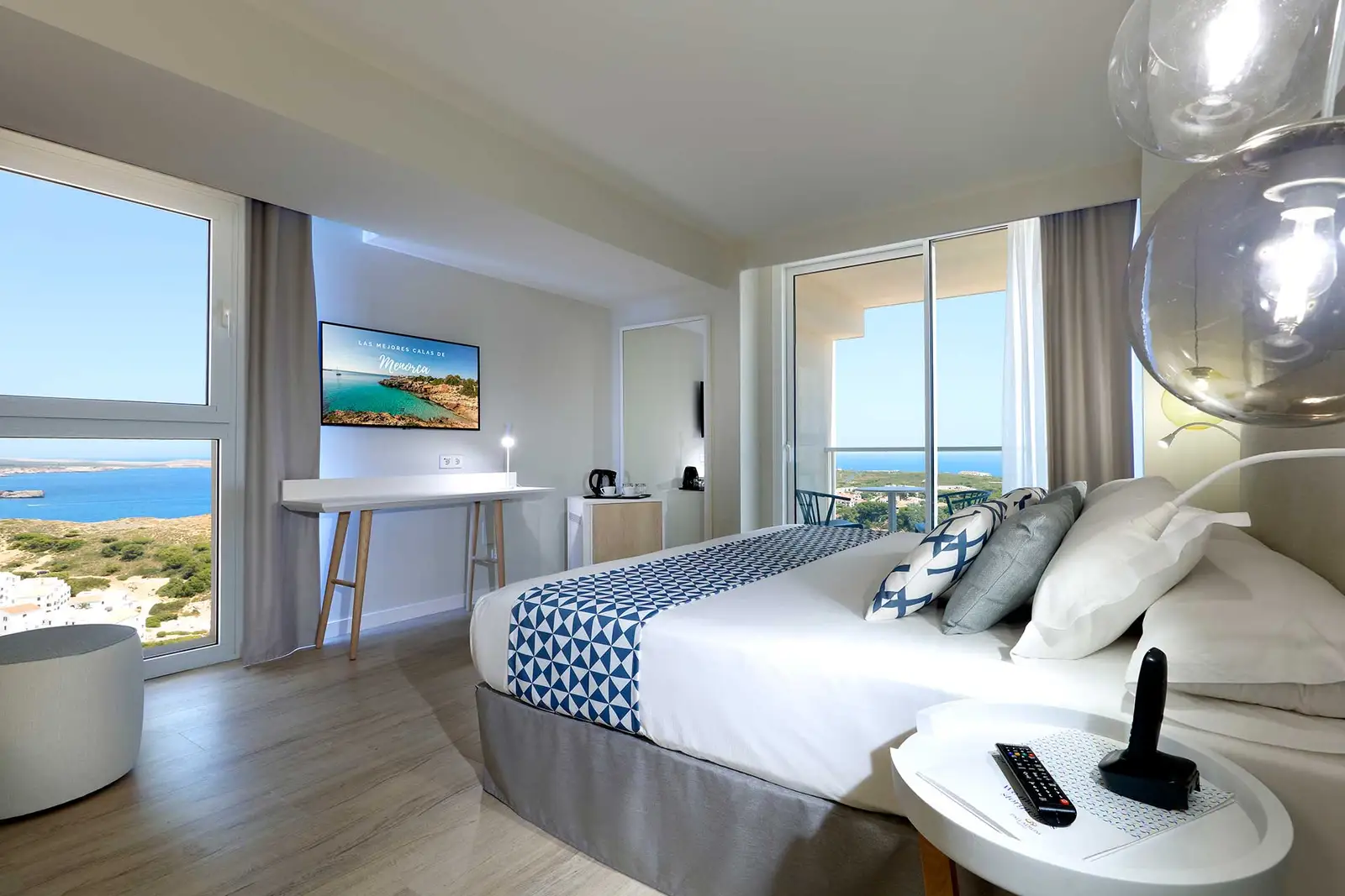 PALLADIUM-HOTEL-MENORCA-DELUXE-FAMILIAR-VISTA-MAR_Habitación vista mar