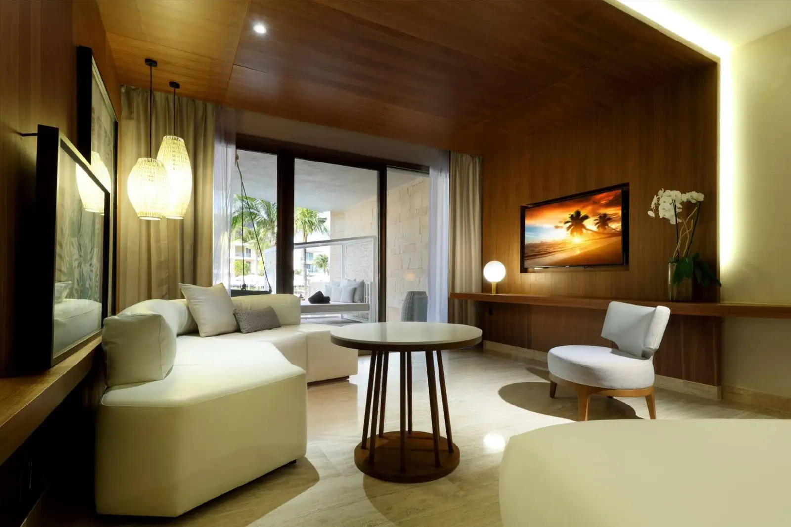 TRS-CORAL-JUNIOR-SUITE-SWIM-UP-LIVINGROOM