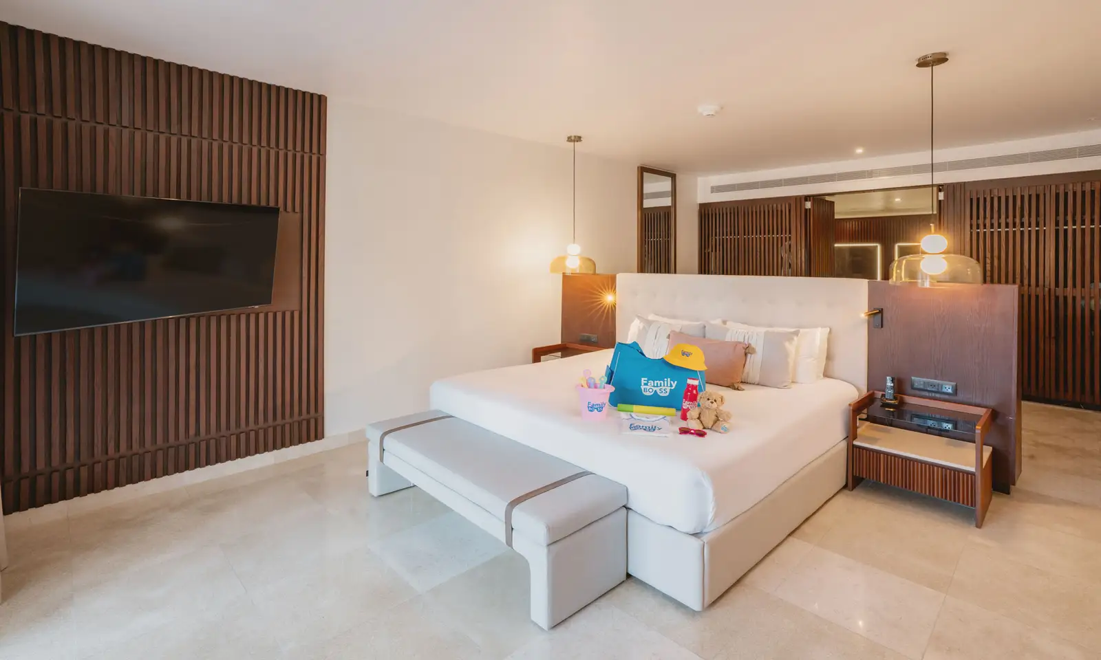 family-selection-at-grand-palladium-kantenah-resort-spa-Suite-Swimup-Beachside-01.jpg