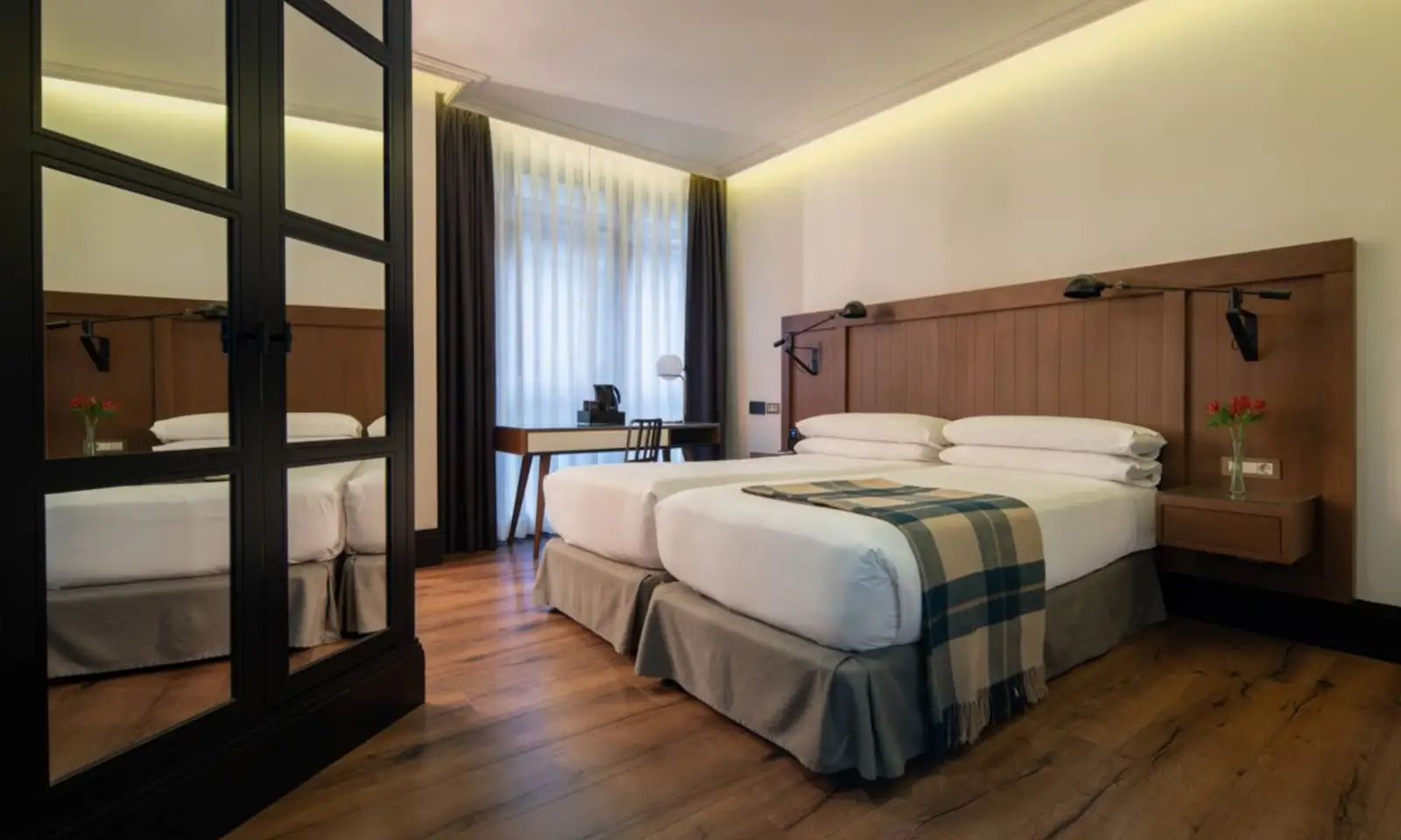 only-you-hotel-atocha-habitacion-small-double-room_02.jpg