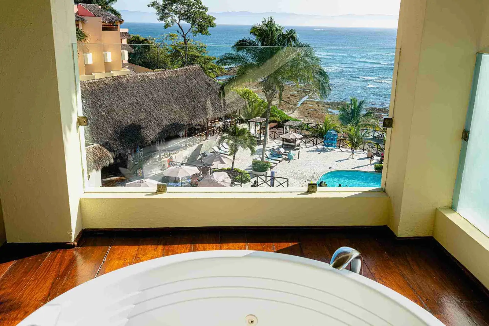 grand-palladium-vallarta-resort-spa-signature-suite-panoramic-ocean-view-3