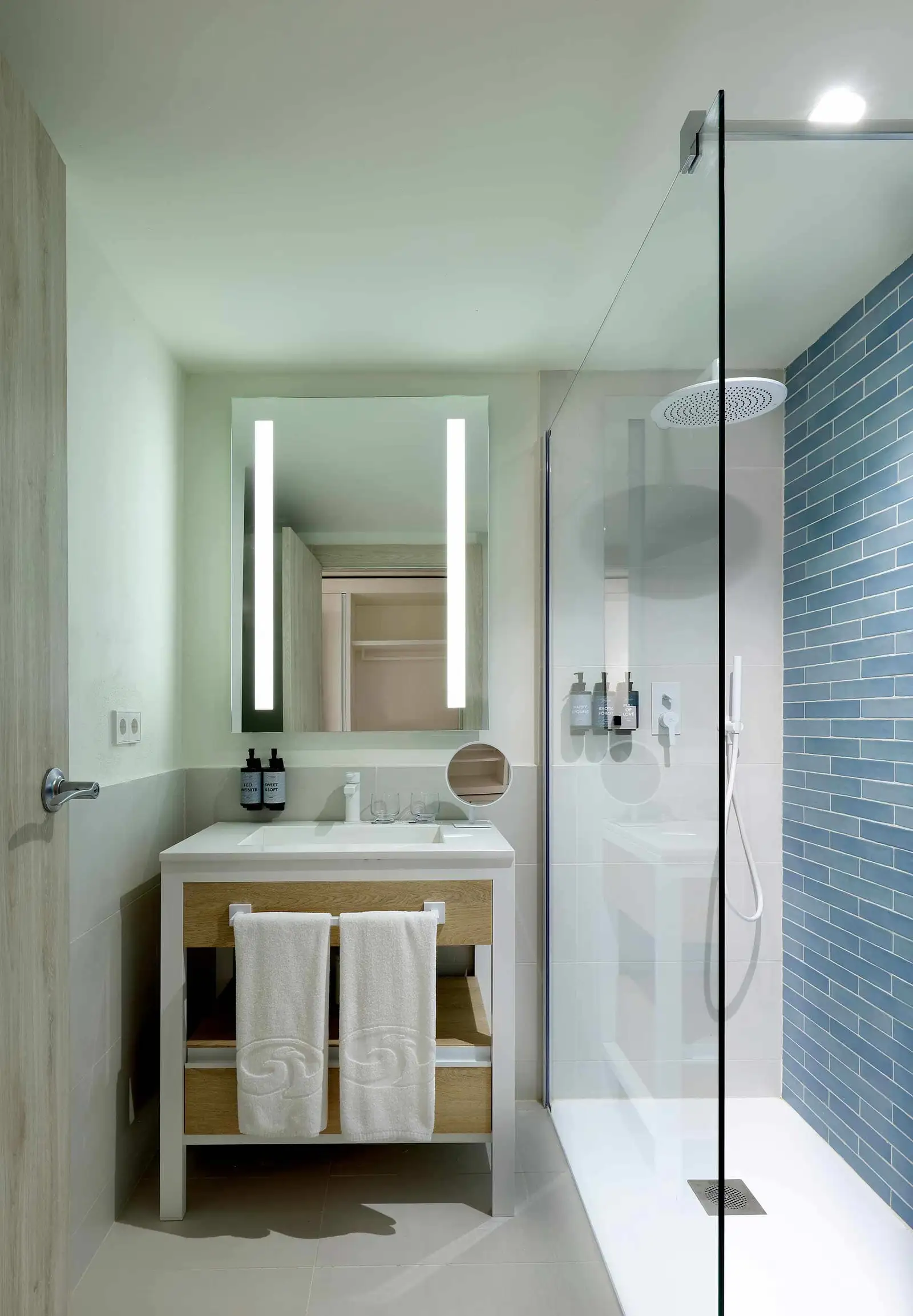 PALLADIUM-HOTEL-MENORCA-DELUXE-VISTA-MAR_Baño