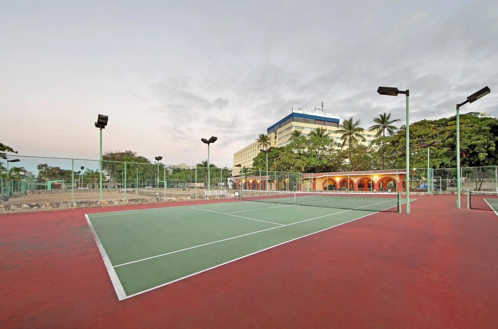 dominican-fiesta-hotel-tenis