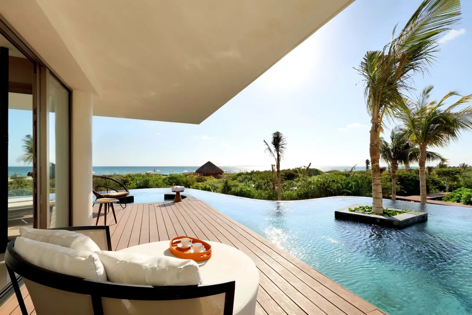 TRS-Coral-Hotel-Signature_suite-Swim-up-Beachfront-Panoramic-Ocean-view