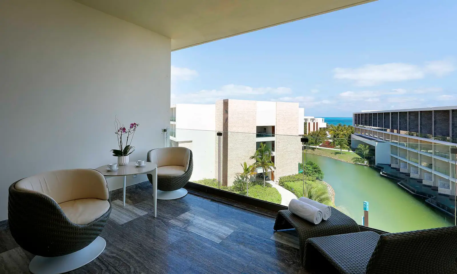 Grand-Palladium-Costa-Mujeres-junior-suite-poolside-ocean-view-3