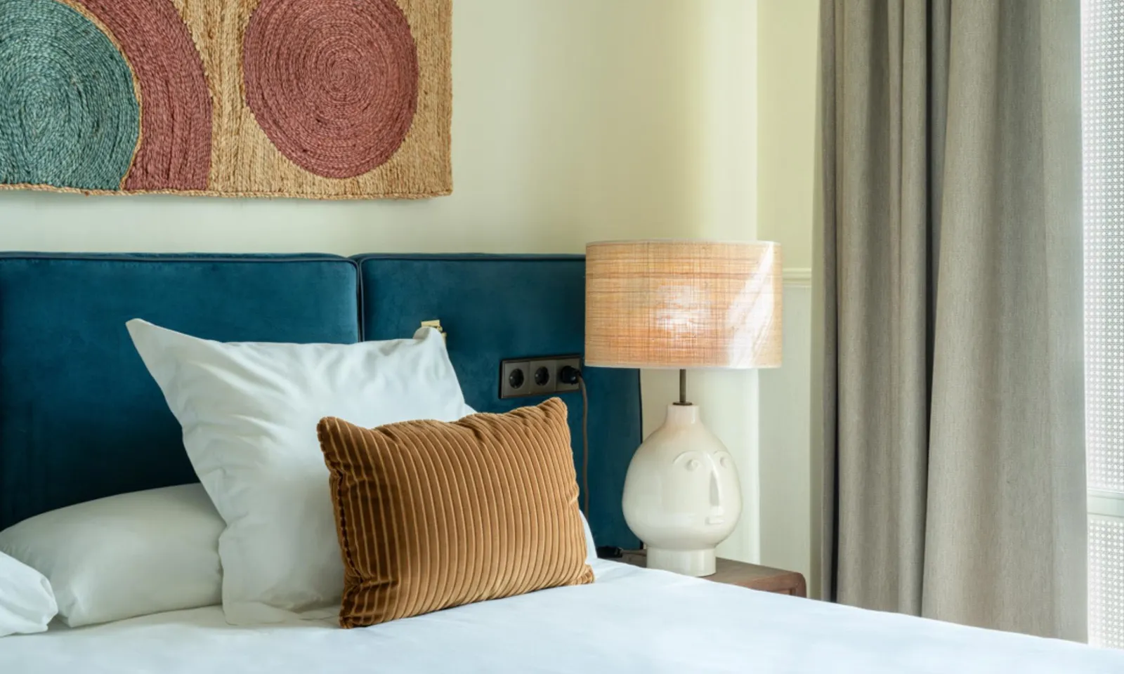 only_you_hotel_sevilla_habitacion_deluxe_cama