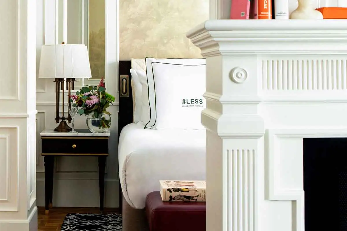 BHM_BLESS_YOUR_DIVINITY_SUITE_1200x800_02_PRODUCTO_REV00