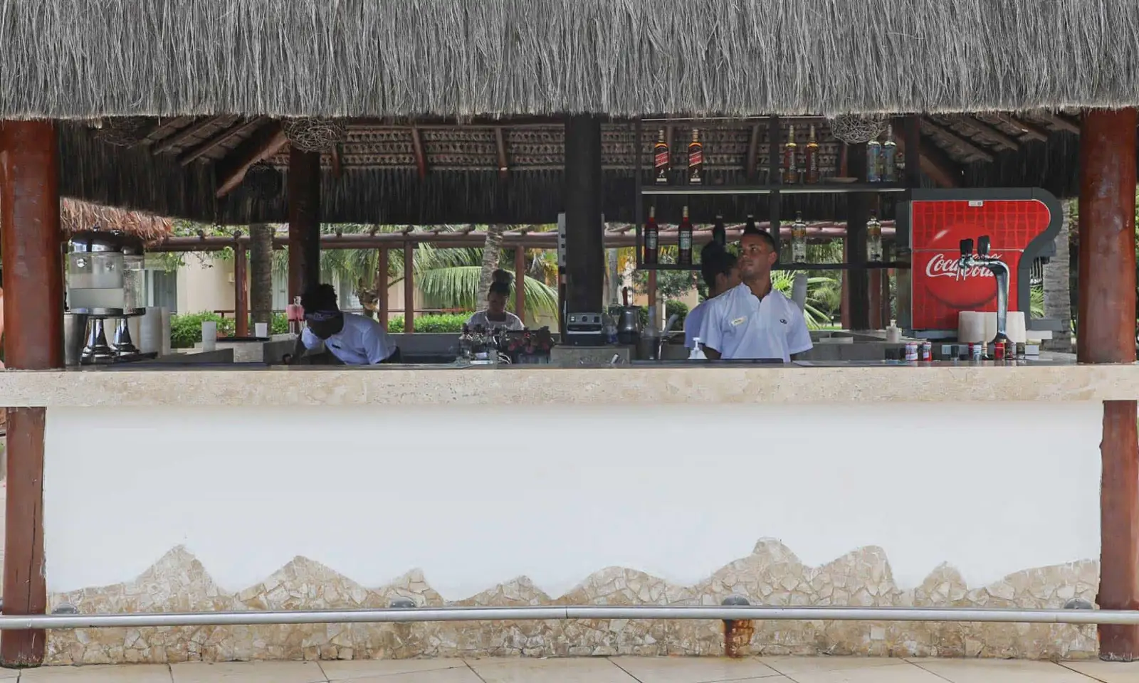 The Signature Level at Grand Palladium Imbassai Resort Spa Aqua Doce Bar